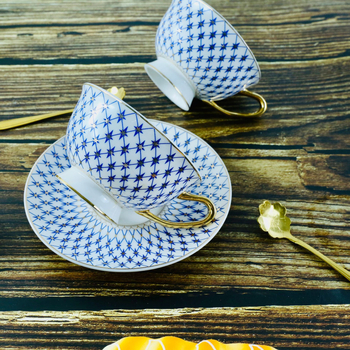 Keramikas kafijas krūze ar šķīvīti, zelta mala, gaiši grezns retro stils, 1,0 kg, iepakots kartona kastē