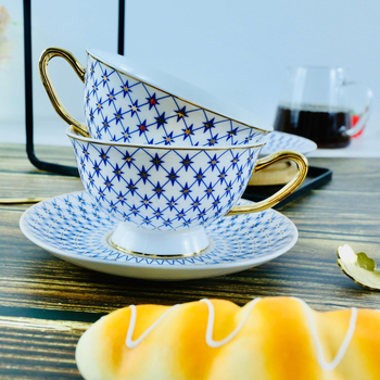 Keramikas kafijas krūze ar šķīvīti, zelta mala, gaiši grezns retro stils, 1,0 kg, iepakots kartona kastē