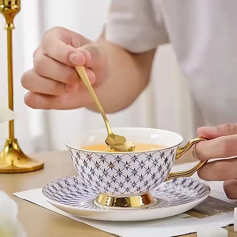 Keramikas kafijas krūze ar šķīvīti, zelta mala, gaiši grezns retro stils, 1,0 kg, iepakots kartona kastē