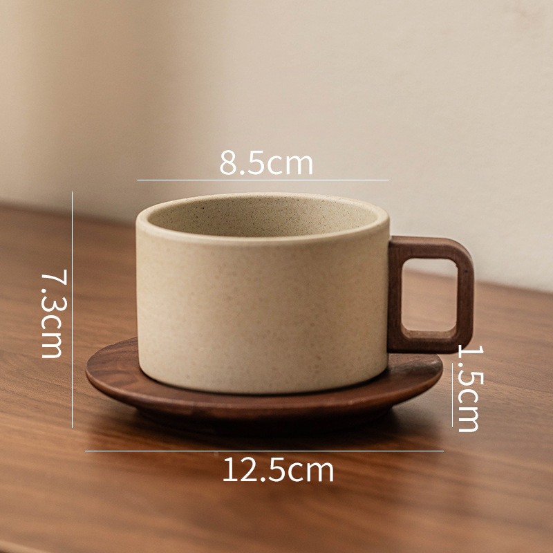 Rupjas keramikas kafijas krūzes un apakštase – taisnstūra cilindriska forma, rokas darbs, izturīgs pret siltumu, vintage stils