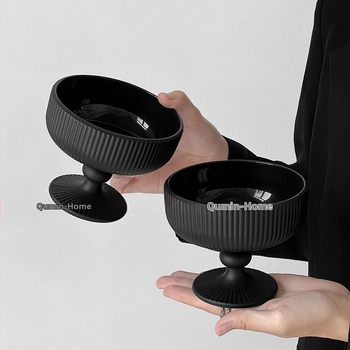 Staklena čašica za desert, za jogurt i sladoled, okrugla, jednodjelna, ručno izduvana.