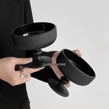 Staklena čašica za desert, za jogurt i sladoled, okrugla, jednodjelna, ručno izduvana.