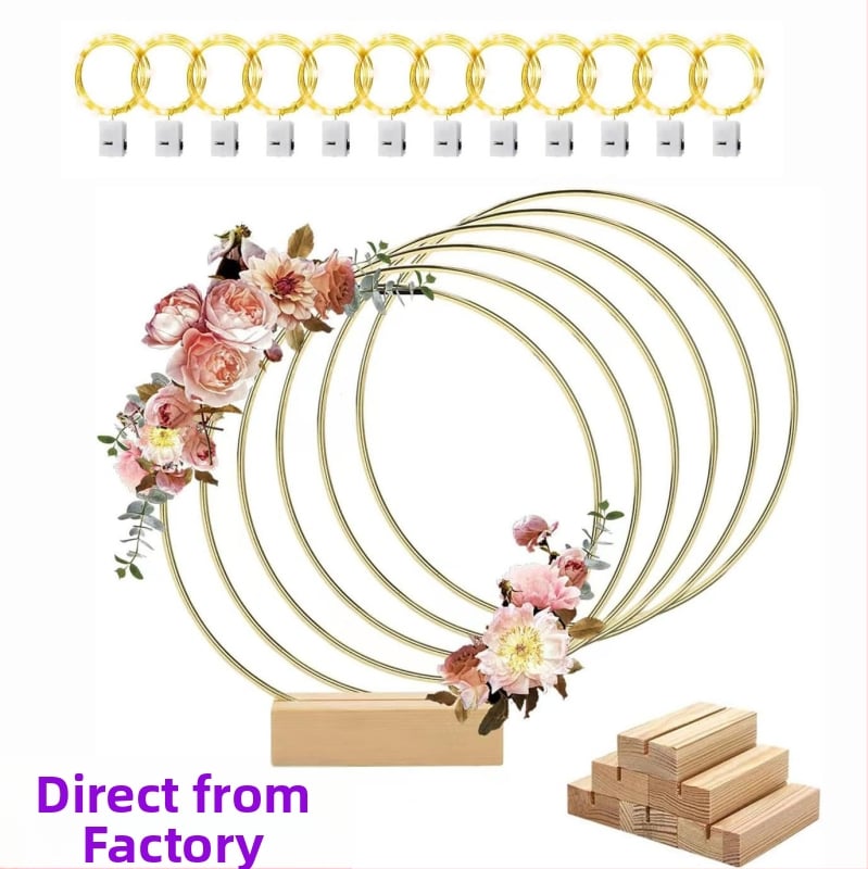 Središnji ukras za stol s metalnim prstenom i girlandom, sanjarska mreža, drvena podloga — dekor za vjenčanje i događanja