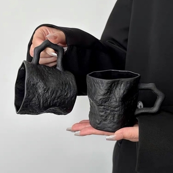 Kafijas krūze ar mūsdienīgu vienkāršu stilu, viegla luksusa retro noskaņa, viendabīgs raksts, logotipa drukāšana iespējama, iepakojums pa vienam.