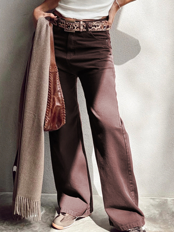 Traperice visokog struka, s blagim zvonastim krojem, s više džepova, pamuk-elastan