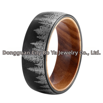 Vyrų žiedas iš volframo plieno su vidiniu mediniu žiedu ir miško raštu, auksu dengtas
