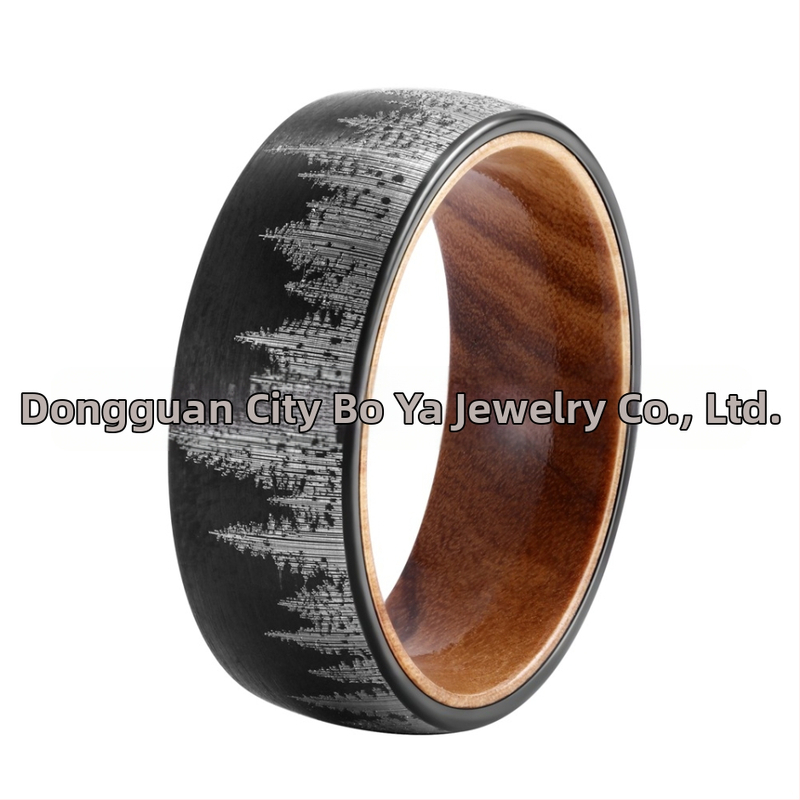 Vyrų žiedas iš volframo plieno su vidiniu mediniu žiedu ir miško raštu, auksu dengtas