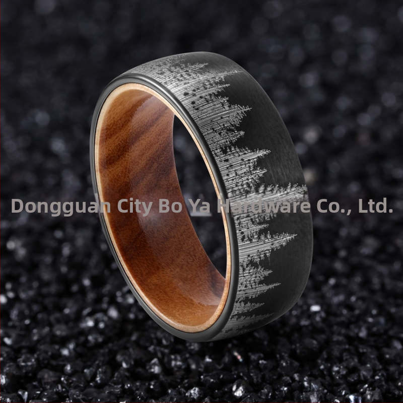 Мъжки пръстен от волфрамова стомана, дървен вътрешен пръстен, горски мотив, позлатен финиш