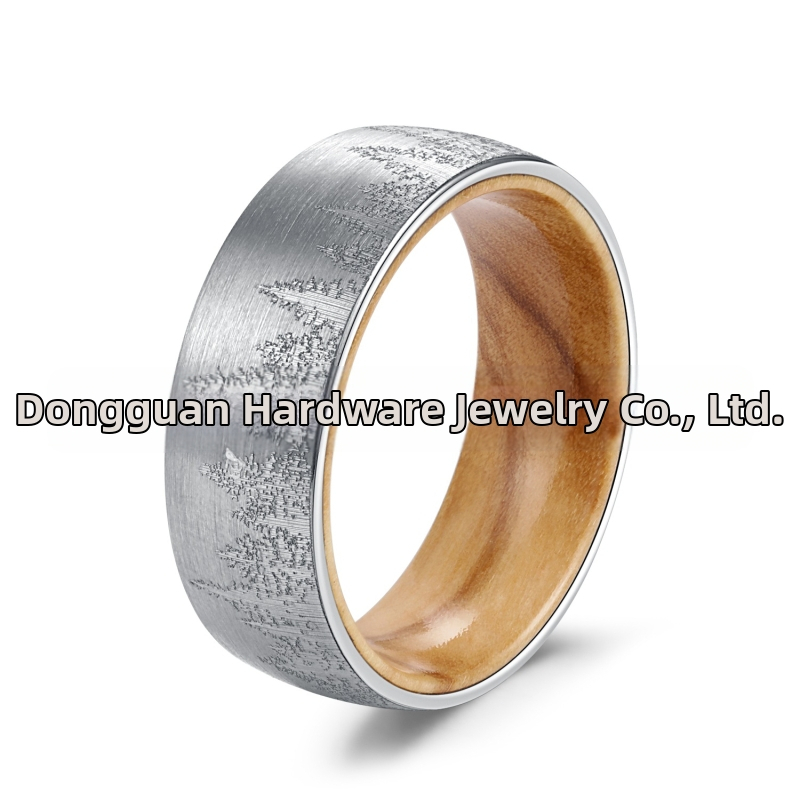 Vyrų žiedas iš volframo plieno su vidiniu mediniu žiedu ir miško raštu, auksu dengtas