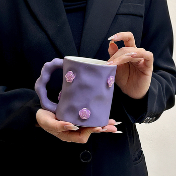 Käsitsi valmistatud portselanist kruus Camellia, ebakorrapärase kujuga, kõrge kuumuskindlus, mikrolaineahi sobiv, logotüübi trükkimine võimalik