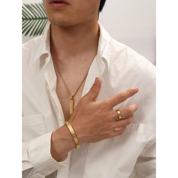 Kullatud meeste ehtedekomplekt — käevõru, sõrmus ja kaelakee Rooma numbritega