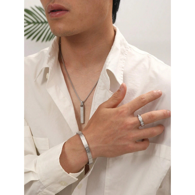 Kullatud meeste ehtedekomplekt — käevõru, sõrmus ja kaelakee Rooma numbritega