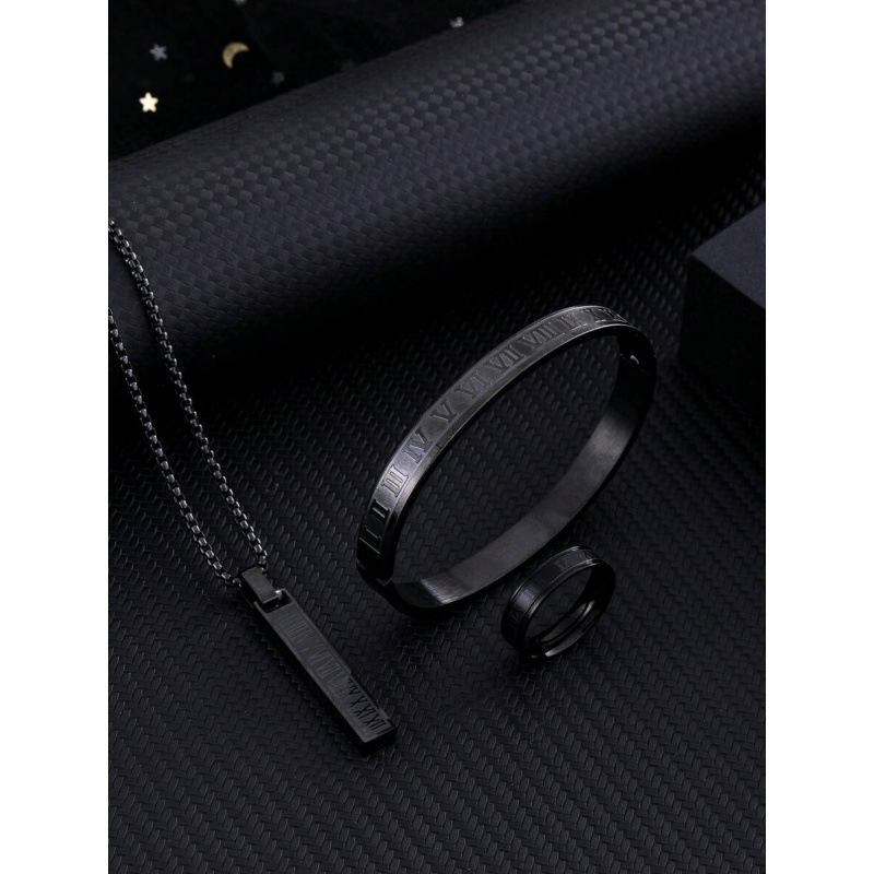 Kullatud meeste ehtedekomplekt — käevõru, sõrmus ja kaelakee Rooma numbritega