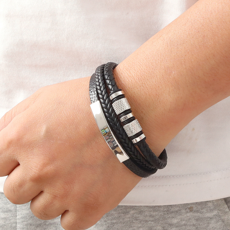 Geomeetriline mitmekihiline nahast käevõru, käsitsi kudutud, alumiiniumist magnetkinnitusega, 32 g