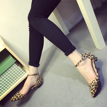 Naiste Mary Jane jalatsid terava ninaga, veluur peal, madal kand