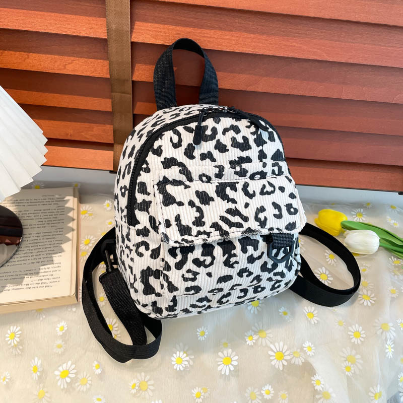 Ceremony corduroy crossbody batoh, mestský minimalistizmus, pruhovaný vzor, objem pod 20 l, 8-palcový notebook sa zmestí