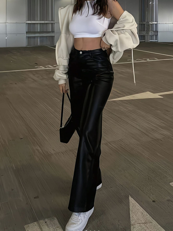 Naiste sirge lõikega püksid keskmise vööga, nahkjas välimusega kate, 90–95% polüester ja elastaan, pikad püksid, sügisel 2025