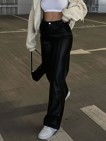 Naiste sirge lõikega püksid keskmise vööga, nahkjas välimusega kate, 90–95% polüester ja elastaan, pikad püksid, sügisel 2025