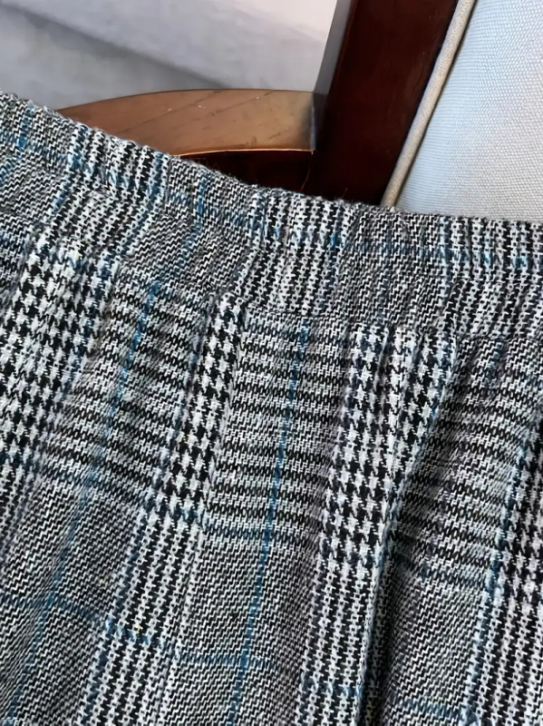 Igapäevased laia lõikega püksid keskmise talje, paks polüesterkangas, 95%+ polüester, kerge elastus, triikimiseta