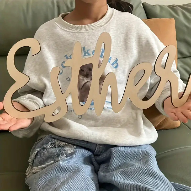 Drevená tabuľka s iniciálou - laserové rezanie, Basswood, moderný minimalistický štýl