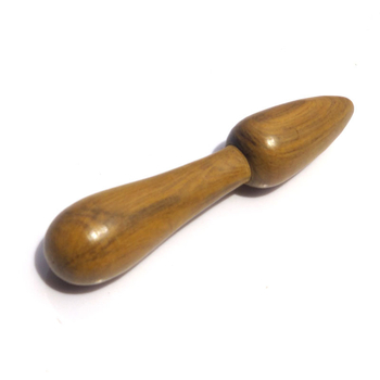 Drevená masážna tyčinka – tvar kalabasy; materiál: drevo; použitie: zdravotný masáž; balenie: 1000 ks.