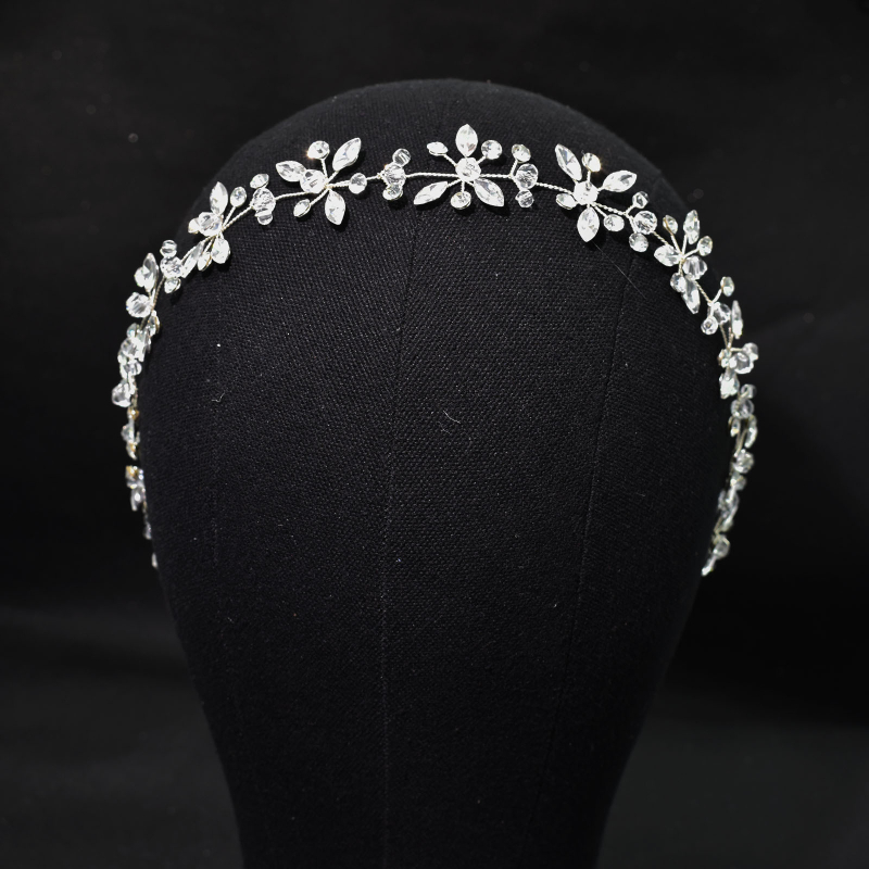 Juukseband kristallidega, sulam, naiselik stiil, geomeetriline kujundus, ruuduline muster, käsitöö