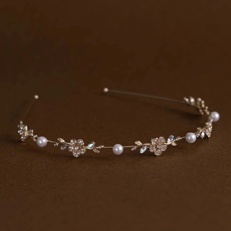 Guzhang ötvözet fejkendő gyöngyös és strasszos virágos fejpánt – elektroplattázás, pasztorális stílus, nyár 2025, nőknek