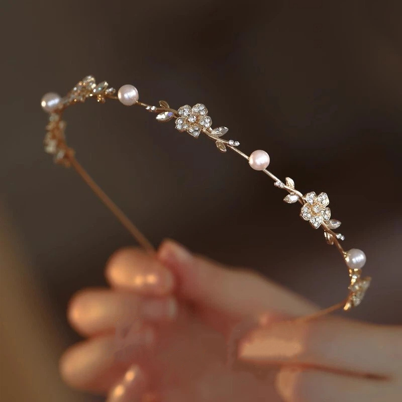 Guzhang ötvözet fejkendő gyöngyös és strasszos virágos fejpánt – elektroplattázás, pasztorális stílus, nyár 2025, nőknek