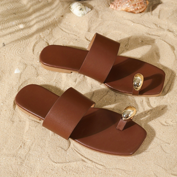 Női slip-on lapos talpú cipő, PU felsőrész, báránybőr bélés, gumi talp, egyszínű, talp vastagsága 0-3 cm