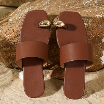 Női slip-on lapos talpú cipő, PU felsőrész, báránybőr bélés, gumi talp, egyszínű, talp vastagsága 0-3 cm