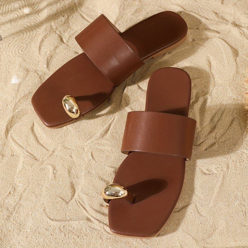 Női slip-on lapos talpú cipő, PU felsőrész, báránybőr bélés, gumi talp, egyszínű, talp vastagsága 0-3 cm