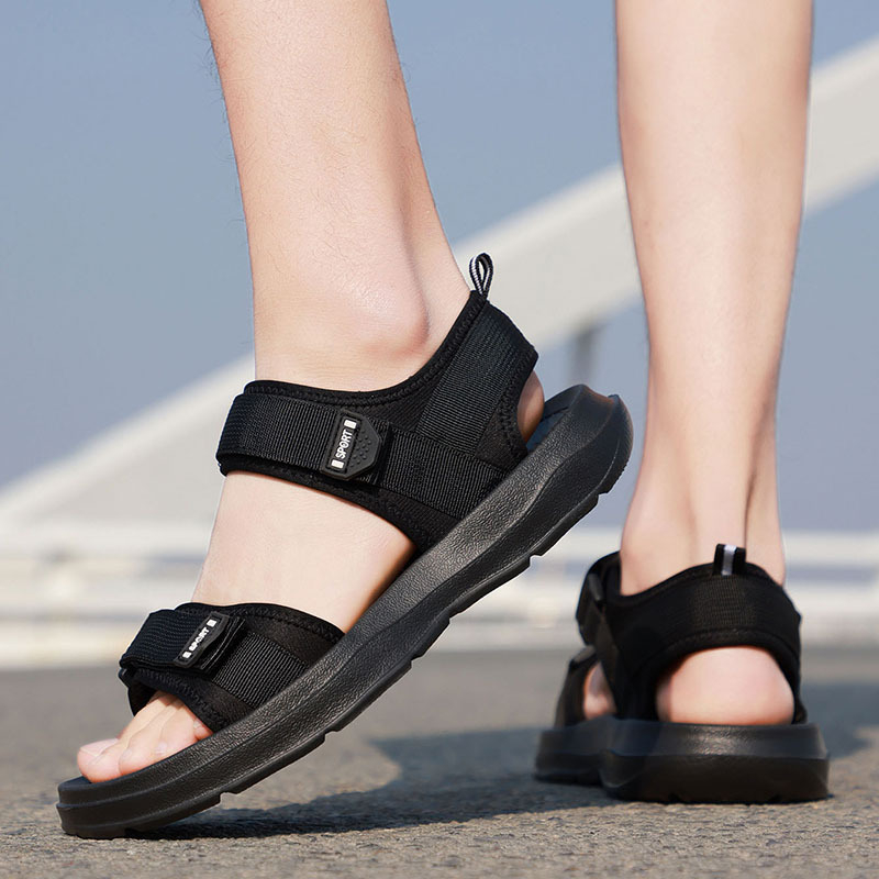 Meeste sussid suveks – avatud varvas, EVA ülemine ja EVA tald, libisemiskindel funktsioon, Velcro-sulgus (Ülemine: EVA; Tald: EVA; Stiil: lihtne, avatud varvas; Funktsioon: libisemisvastane; Sulgus: Velcro)