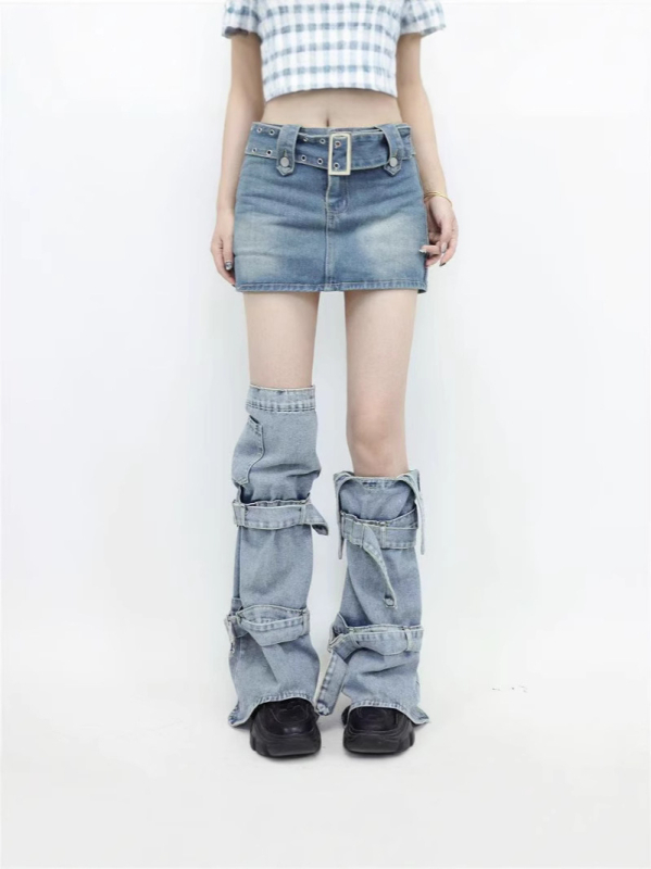 Denim džinsid madala talje, veidi laienevad säärmed, kolaaž-detail