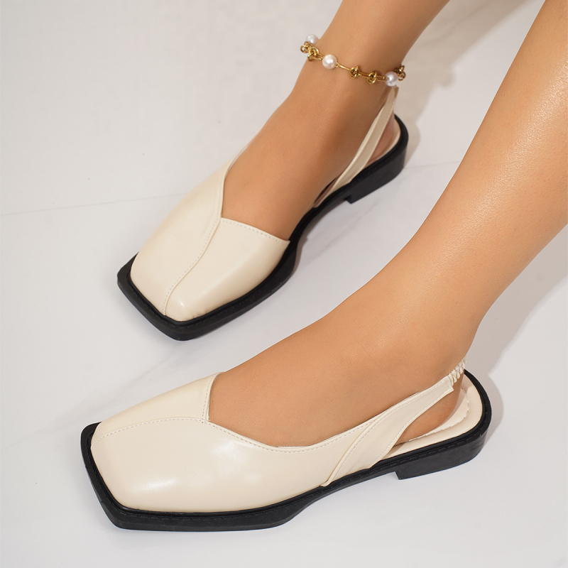 Sandálky s štvorcovým špičkou a zadným pásom; PU horná časť; gumová podrážka; elastický pás; rovná podrážka