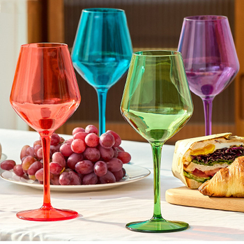 Punase veini klaas - plastikust; kaasaegne minimalistlik stiil; kaal 85 g; pakend paberkastis; logotüübi trükkimine võimalus