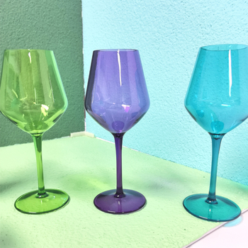 Punase veini klaas - plastikust; kaasaegne minimalistlik stiil; kaal 85 g; pakend paberkastis; logotüübi trükkimine võimalus