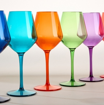 Punase veini klaas - plastikust; kaasaegne minimalistlik stiil; kaal 85 g; pakend paberkastis; logotüübi trükkimine võimalus