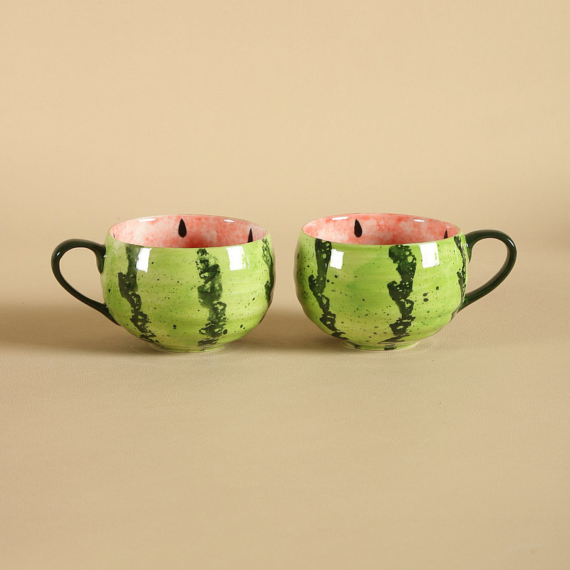 Käsitsi maalitud keraamiline kohvitass käepideme külge – arbuusi motiiv, allglazuuri dekoratsioon, värske ja armas stiil