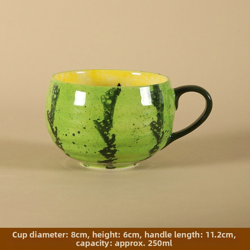 Käsitsi maalitud keraamiline kohvitass käepideme külge – arbuusi motiiv, allglazuuri dekoratsioon, värske ja armas stiil