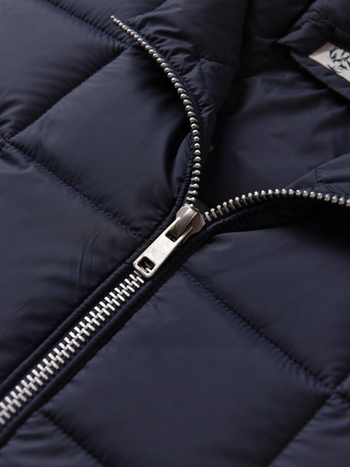 Meeste kerge täidetud kapuutsiga jakk, seisva krae, vaba lõige, külgtaskud, 100% polüester