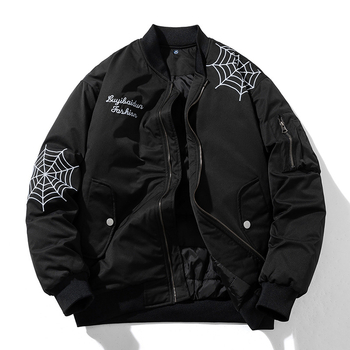 Brodeeritud Ameerika-stiilis beisboljakke meestele, vaba lõige, seisukaelaga, tõmblukk, paks materjal, polüesterseguga välja (väliskangas 50%, vooder 15%)