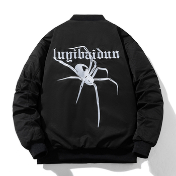 Brodeeritud Ameerika-stiilis beisboljakke meestele, vaba lõige, seisukaelaga, tõmblukk, paks materjal, polüesterseguga välja (väliskangas 50%, vooder 15%)