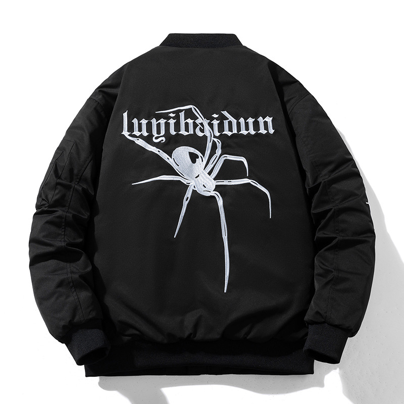 Brodeeritud Ameerika-stiilis beisboljakke meestele, vaba lõige, seisukaelaga, tõmblukk, paks materjal, polüesterseguga välja (väliskangas 50%, vooder 15%)