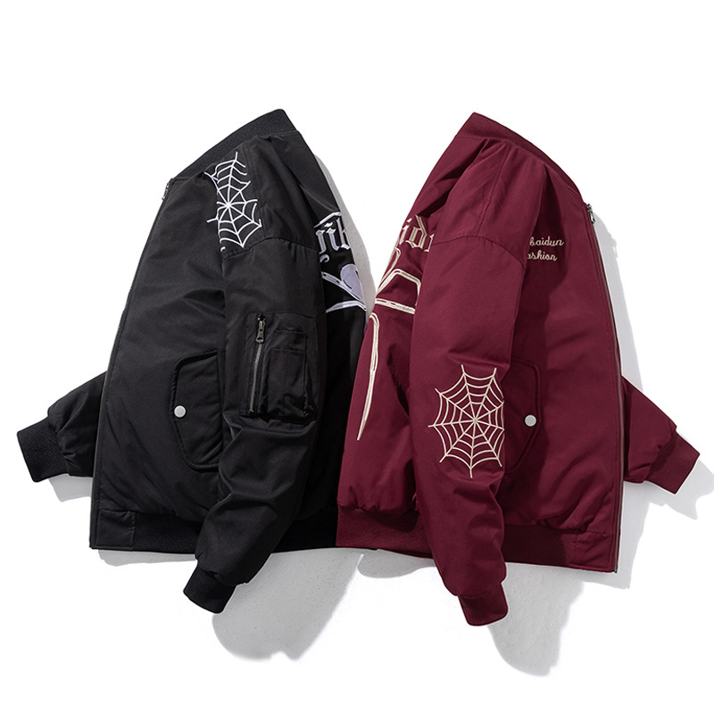 Brodeeritud Ameerika-stiilis beisboljakke meestele, vaba lõige, seisukaelaga, tõmblukk, paks materjal, polüesterseguga välja (väliskangas 50%, vooder 15%)