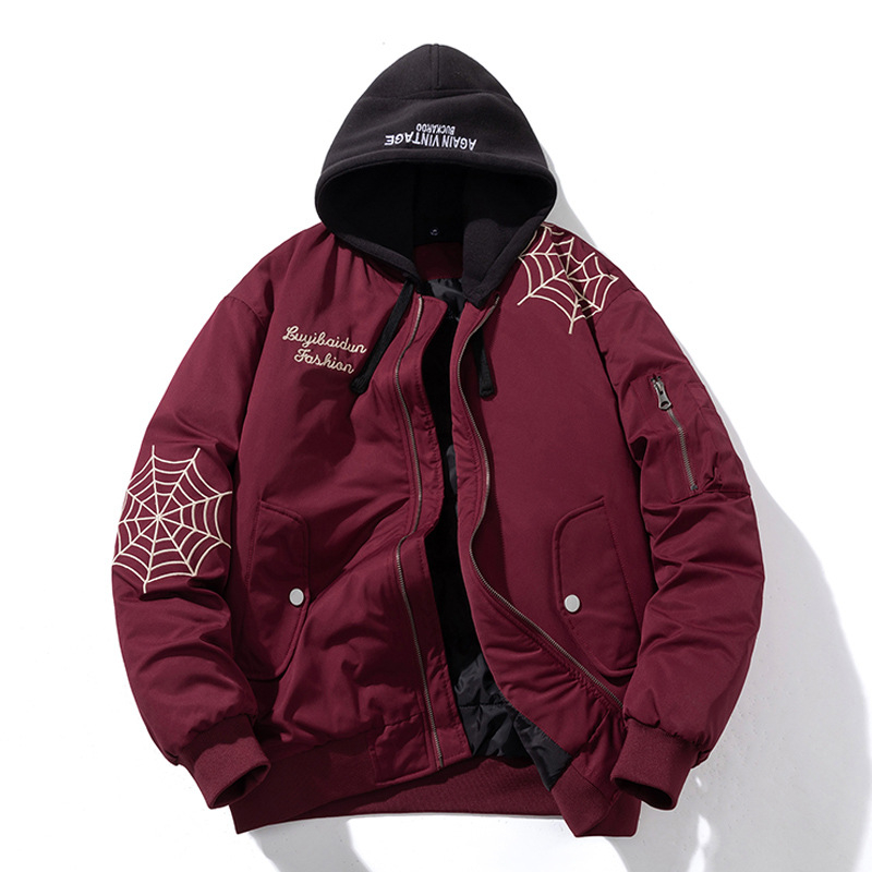 Brodeeritud Ameerika-stiilis beisboljakke meestele, vaba lõige, seisukaelaga, tõmblukk, paks materjal, polüesterseguga välja (väliskangas 50%, vooder 15%)