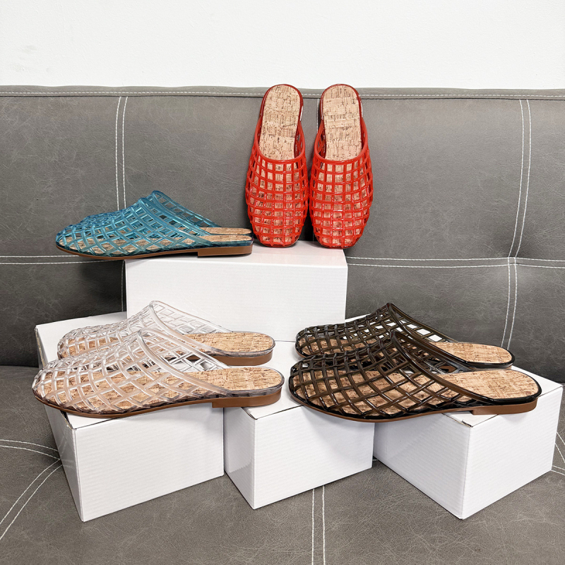 PVC sandaalid injektsioonivalatud, tühja värvilahenduse disain, avatud tagapõhi, ümmargune varvas, madal profiil, igapäevane slip-on