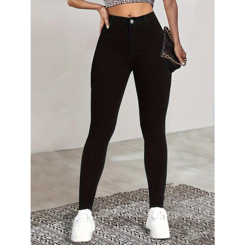 Igapäevased kõrge vööga sirge lõikega püksid, bambuskiududest kangas; peamine koostis: jänese karv; kõrge elastsus