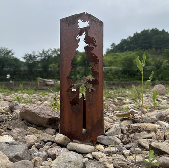 Mändpuu aedkolonn, rauast kunstlille sisestus, metallist aiadekor, välist valgustus, stiil pastorālais/naturālais/modern minimalistlik