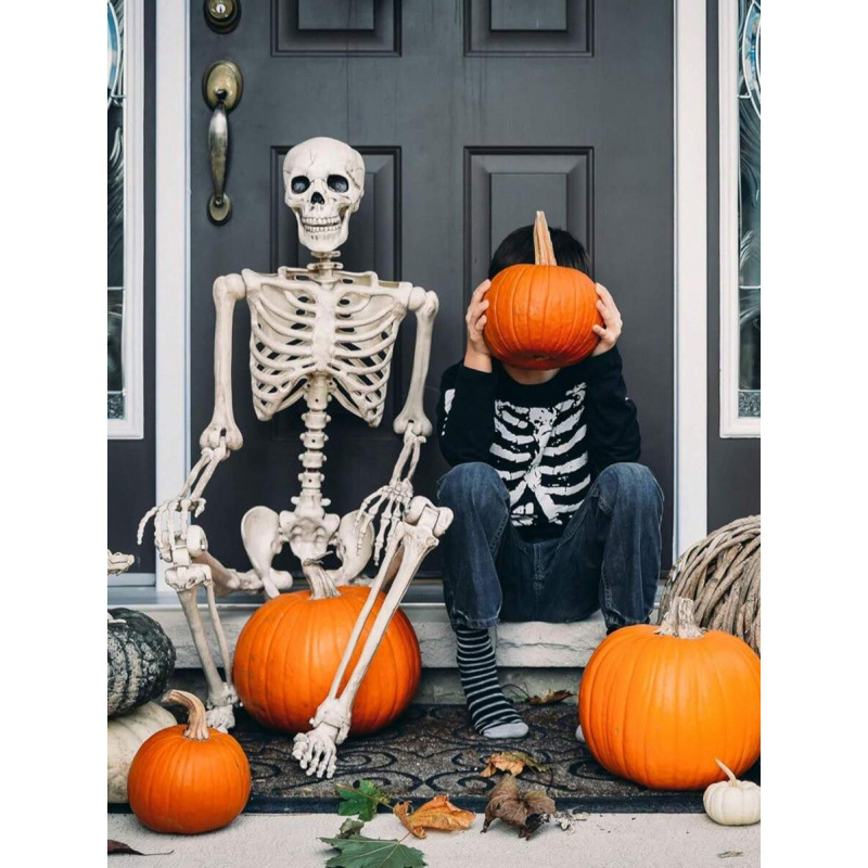 Realistlik täispikk skeleti rekvisiit Halloween'i dekoratsioonideks
