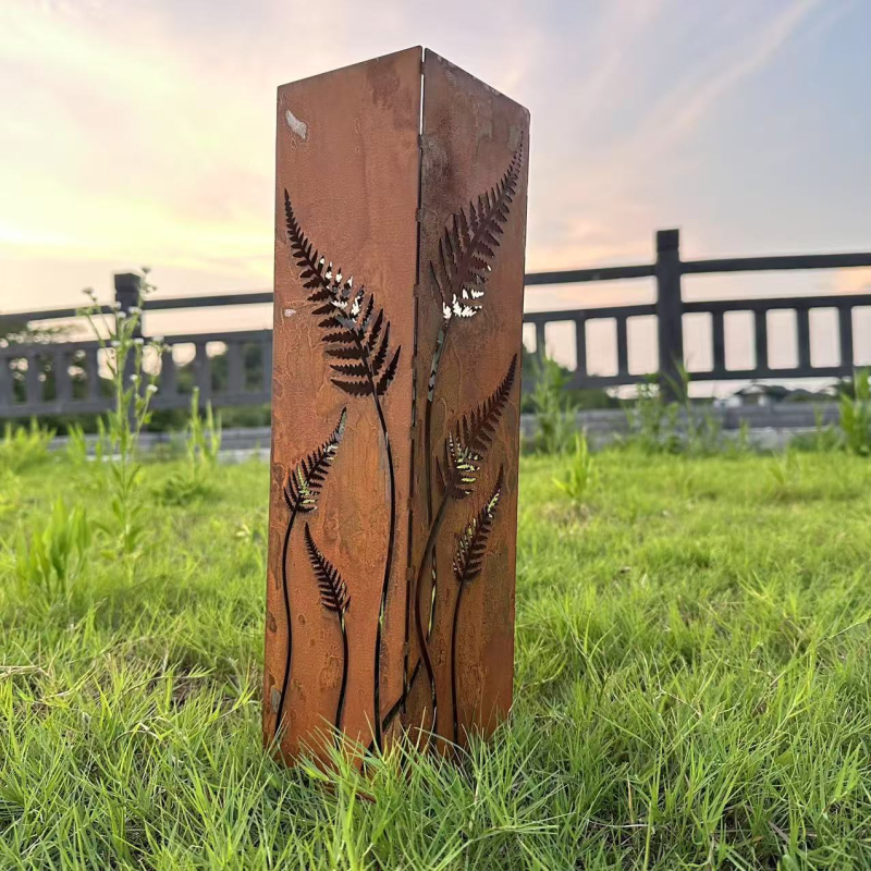Aedkolonn taime-reljeefiga – rauest skulptuur kodu ja aia jaoks (maapiirkonna stiil, väljas)